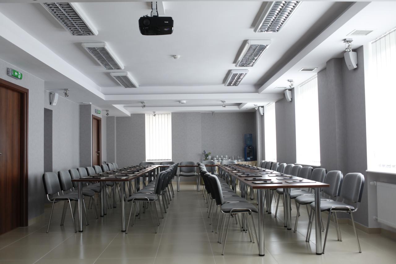 Iskra Ξενοδοχείο Ράντομ Δωμάτιο φωτογραφία